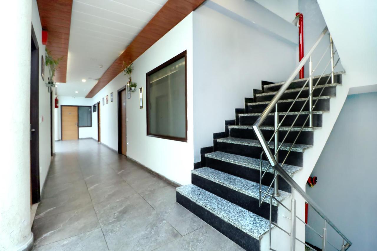 Hotel Seven- Center Of City Chandīgarh Εξωτερικό φωτογραφία
