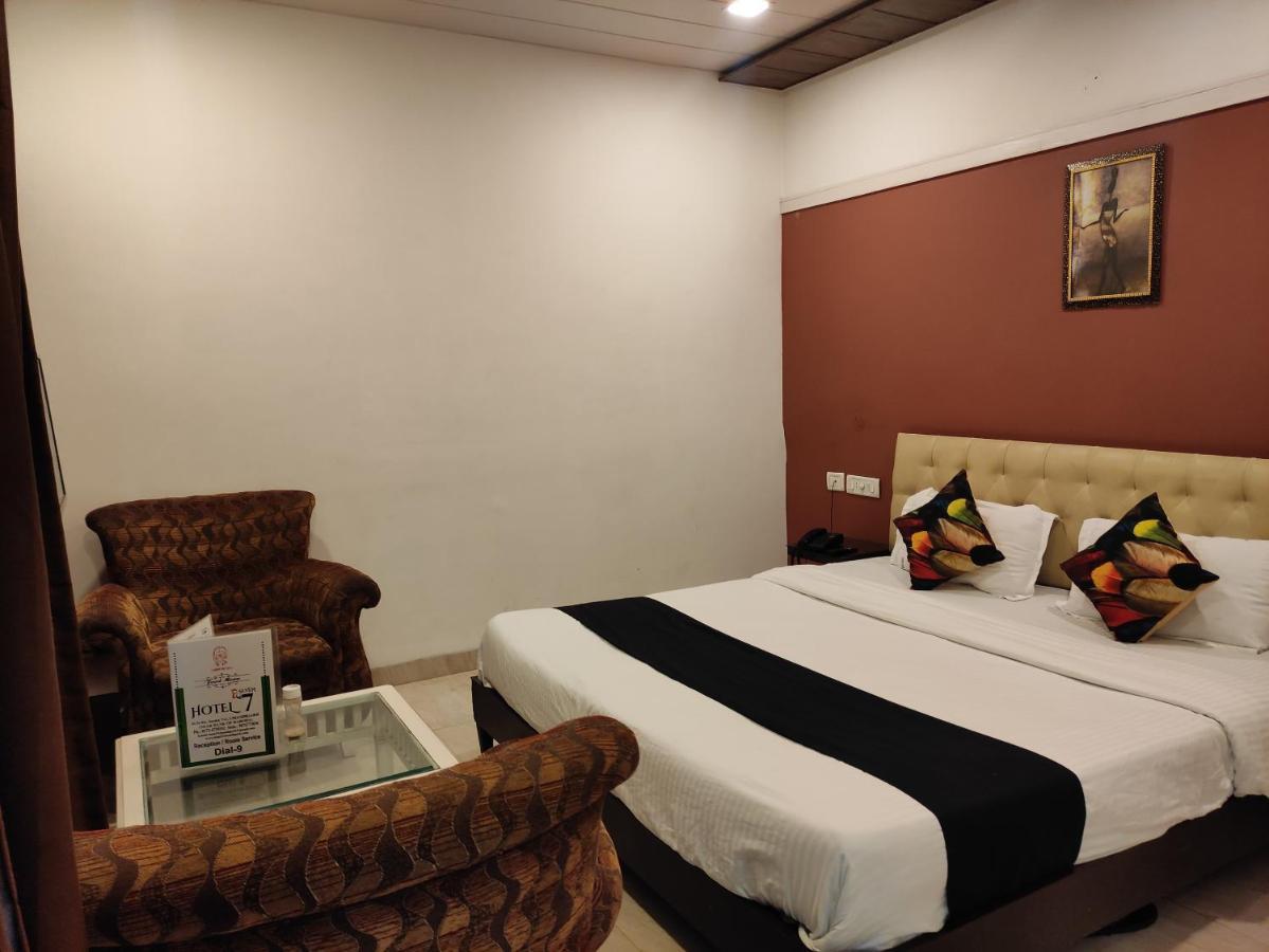 Hotel Seven- Center Of City Chandīgarh Εξωτερικό φωτογραφία